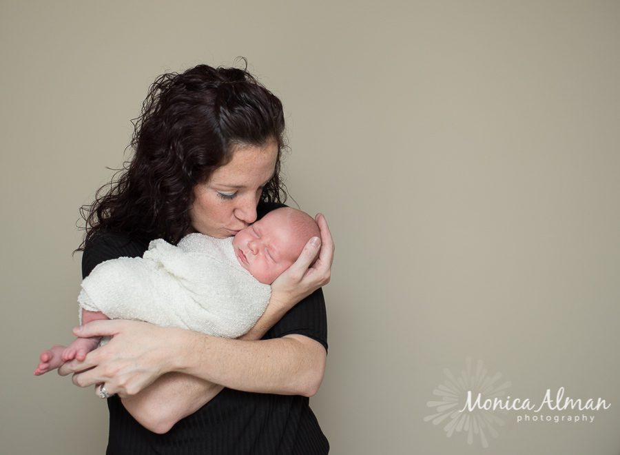 Maryland-mom-kissing-baby-photography