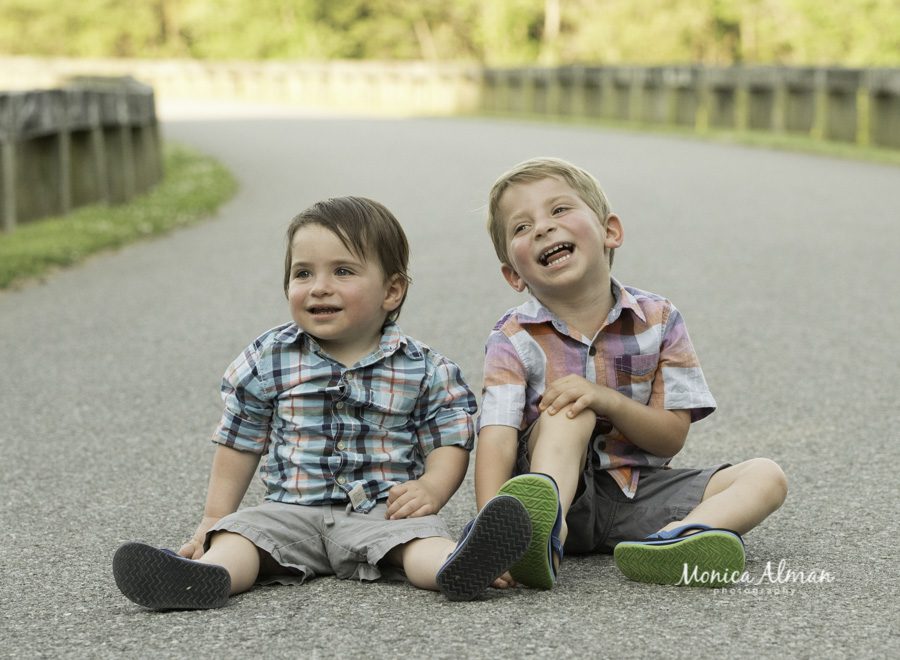 Spring Family Portraits kids laughing