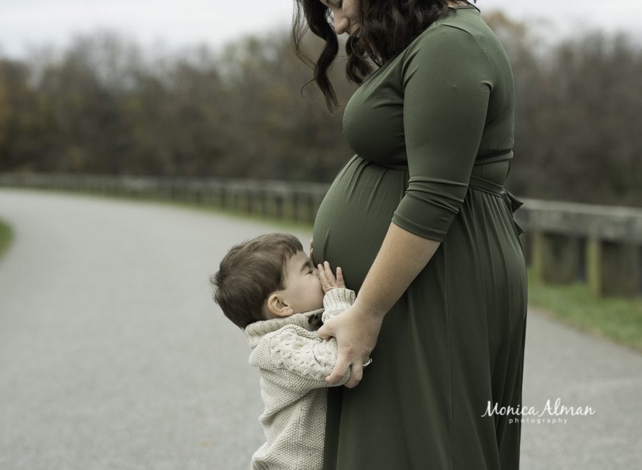 Rockville Family Photography kissing moms belly photo