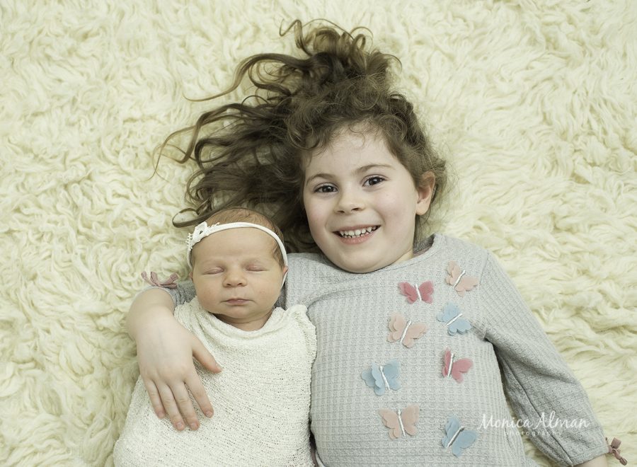 newborn lifestyle big sister photos