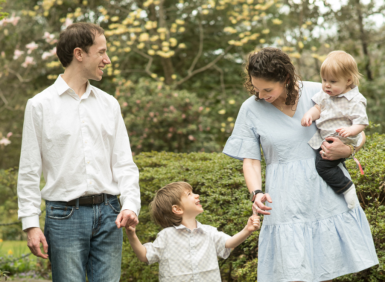 candid family photos in Gaithersburg Maryland