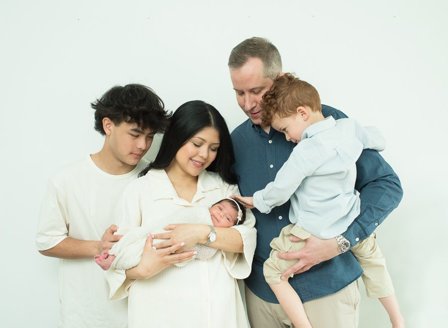 family newborn photographer in maryland